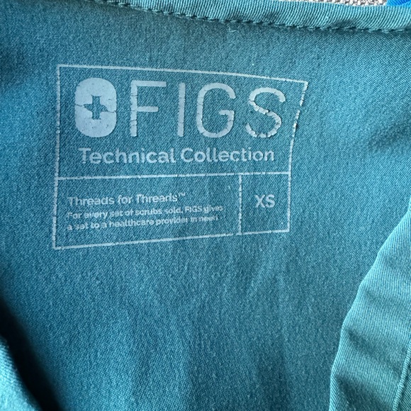 FIGS Casma three pocket scrub top bundle - Picture 4 of 4